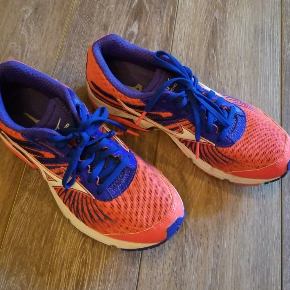 Mizuno tennis shoes